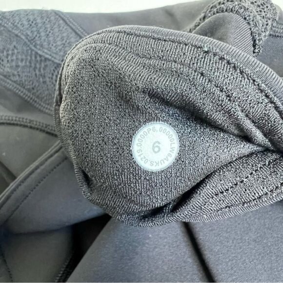 Lululemon Wunder Under Crop 21" in Lace Black - 6 - Picture 10 of 10